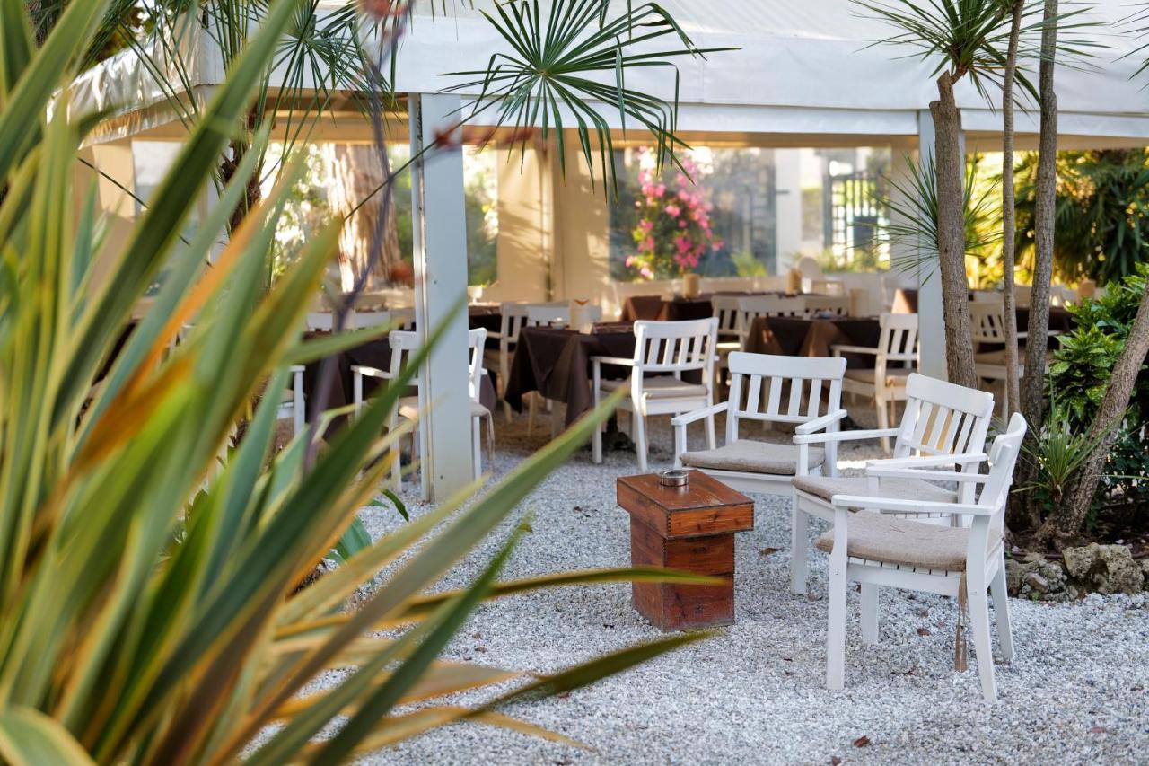 Hotel Club I Pini - Residenza D'Epoca In Versilia Lido di Camaiore Exterior photo